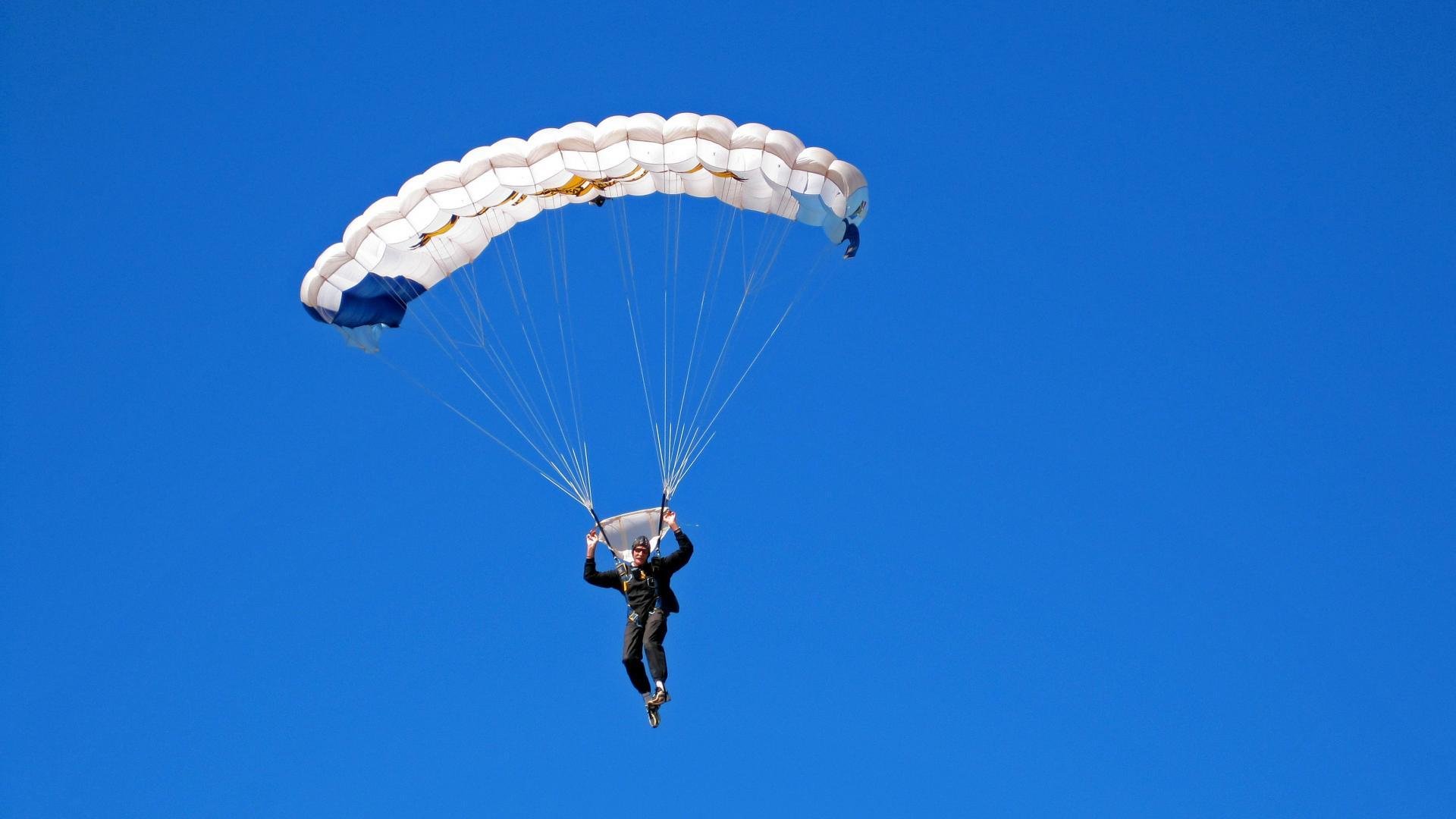 星空体育入口app-“简阳文体中心:羽毛球赛事中演绎速度与精准的完美结合”