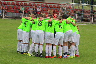 星空体育在线-库里赛后称赞队友团结赢下关键比赛，库里鼓励