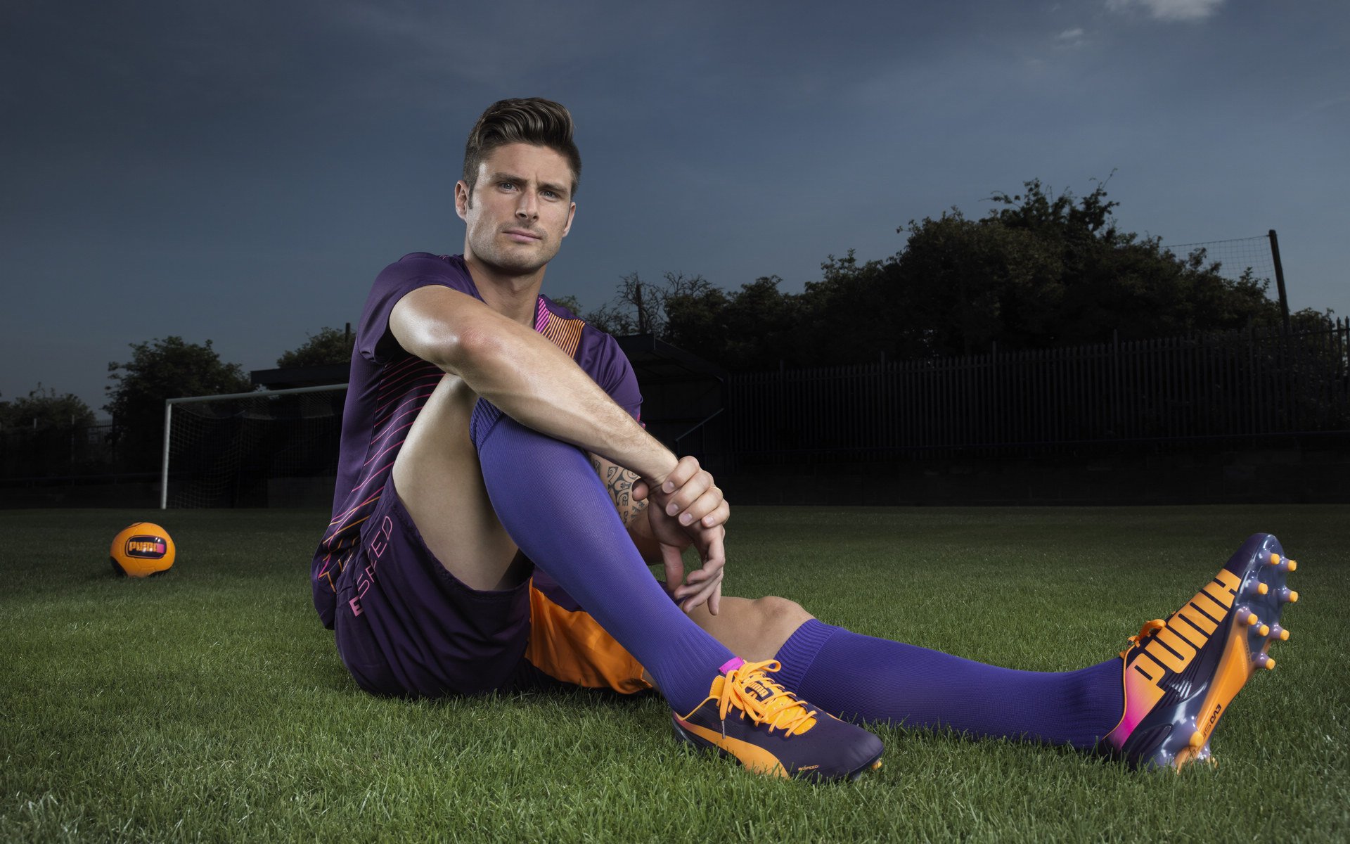 星空体育入口-英超激烈争夺,豪门奋力追赶前列