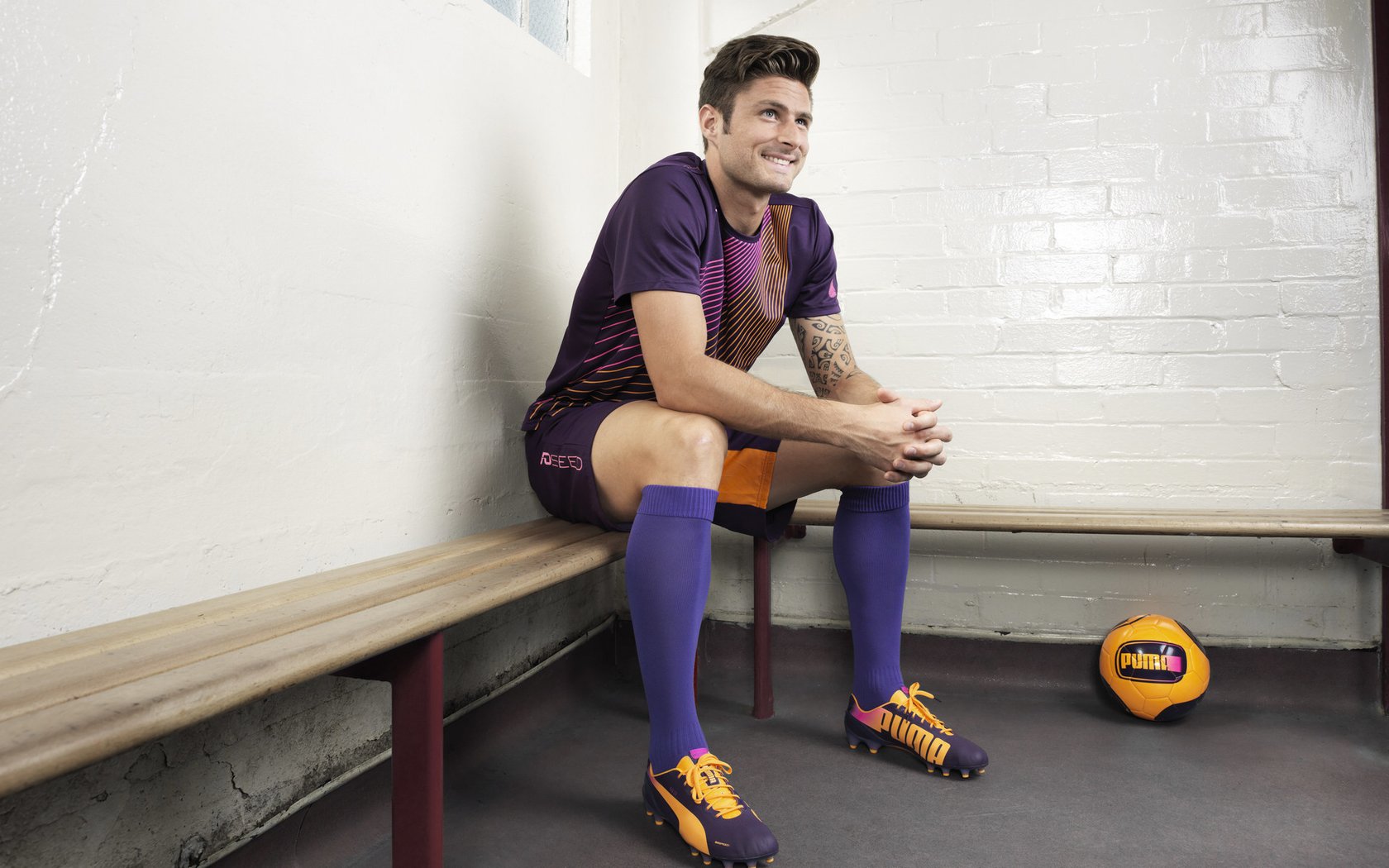 体育新闻中心记者深度走访,体育新闻采访策划案